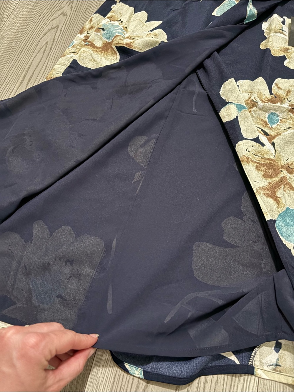 Lulu’s Draw You Close Navy Floral Dress Size Small NWT - Picture 3 of 9